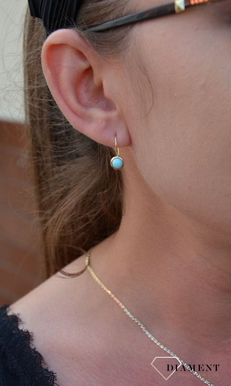 Złote kolczyki 585 wiszące z niewielkim turkusem KL 9402.jpg